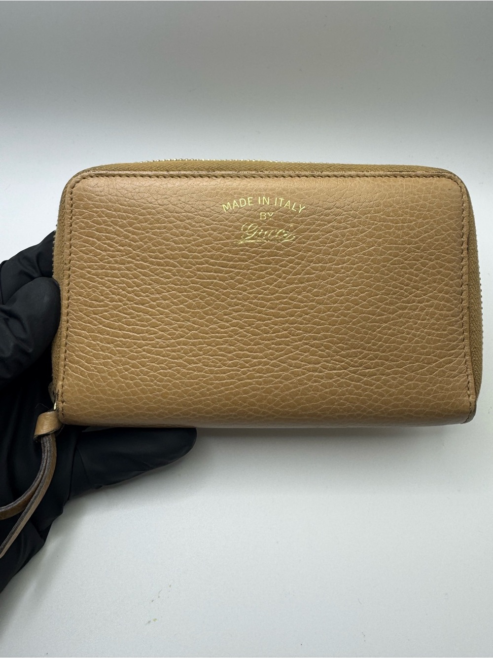 Authentic Gucci Pebbled Leather Zip Around Wallet Beige Taupe Made in Italy